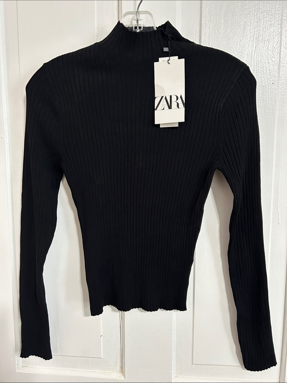NWT • ZARA • Ribbed Mock Neck Long-Sleeve Top - Black in PERFECT NEW CONDITION - Picture 3 of 11